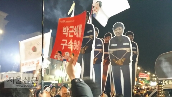 12월 3일 6차 촛불집회…죄수복 입은 박근혜 대통령 형상 등장