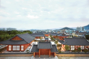 [명인·명물을 찾아서] 명장 혼 깃든 남원 명품 한옥… ‘남도여행 허브’ 우뚝