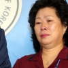 국회 환경미화원 정규직 전환 기자회견…눈물 흘리는 노조위원장