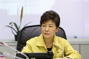 “박근혜, 세월호 보고 받고도 태연히 미용사 불러 90분간 머리 손질”