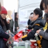 [서울포토] ‘탄핵축하 커피 드세요’…7차 촛불집회