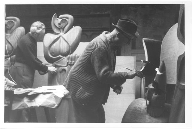 건축가이자 화가였던 르코르뷔지에는 매일 시간을 할애해 그림을 그리며 공간 속 조형적 형태를 탐구했다.