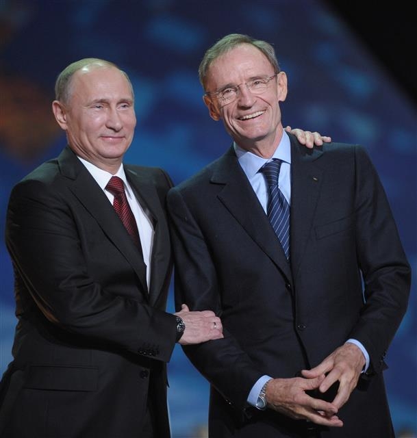 블라디미르 푸틴 러시아 대통령(왼쪽). AP 연합뉴스