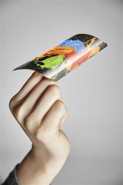 삼성디스플레이가 시제품으로 내놓은 플렉서블 유기발광다이오드(OLED).  삼성디스플레이 제공