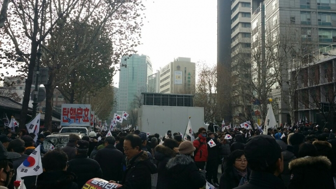 ‘박사모’ 등 보수성향 단체 朴탄핵안 가결 규탄 집회
