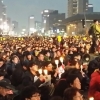 “단 하루도 못 참겠다” “즉각 퇴진”…60만명 운집한 8차 촛불집회