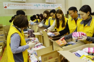 이웃사랑 담았어요… 사랑의 나눔상자 만들기