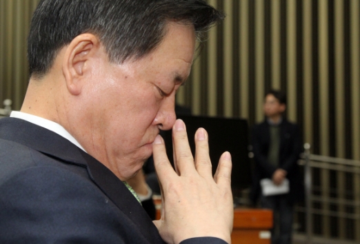 [서울포토] 생각에 잠긴 주승용 신임 원내대표