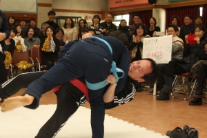 서울 동작구청 공무원과 구의원이 샅바 잡은 이유는?