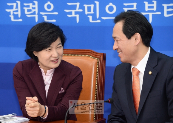 [요동치는 정치권] 활짝