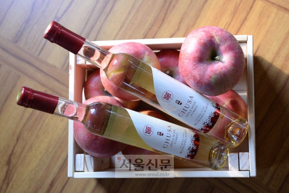 은성농원에서 생산한 와인과 사과. 예산 최해국 선임기자 seaworld@seoul.co.kr