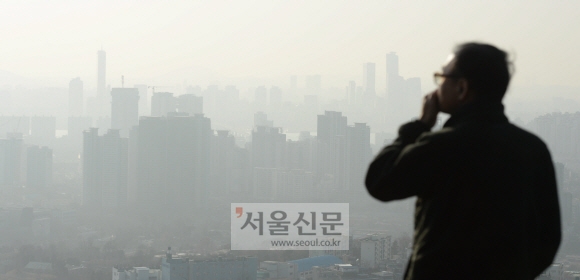 미세먼지로 뒤덮인 서울 