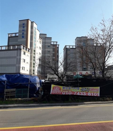 부산 기장군 장안읍 고리원전 주변 마을에 동부산권 개발에 힘입어 상가 건물, 원룸 등이 들어서고 있다.