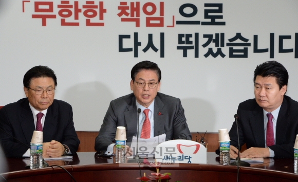 5일 서울 여의도 새누리당 당사에서 정우택 원내대표 주재로 주요 당직자 회의가 열리고 있다. 이종원 선임기자 jongwon@seoul.co.kr