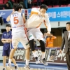 [프로농구] 정병국 3점슛 다섯 방, 2차 연장 끝에 KCC 격파 앞장