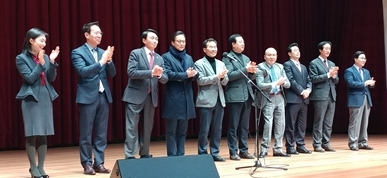 서울시의회 새누리당 탈당의원들이 회견을 갖고 바른정당 입당을 밝히고 있다.