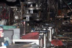 설 명절 앞두고, 여수수산시장 큰 불… 점포 100여개 불에 타