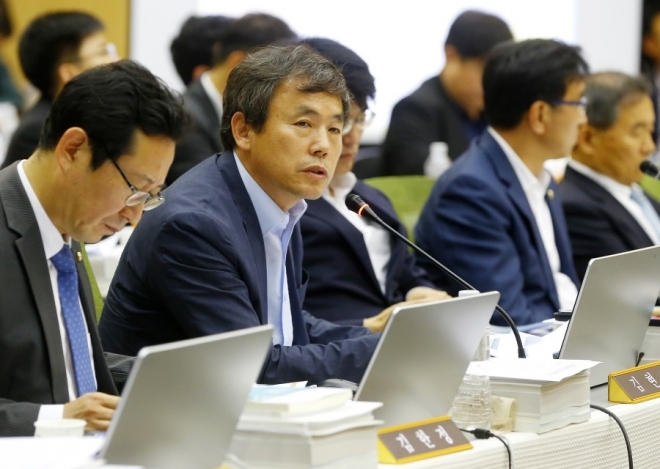 김현권(왼쪽 두 번째) 더불어민주당 의원. 김현권 의원 블로그 화면 캡처