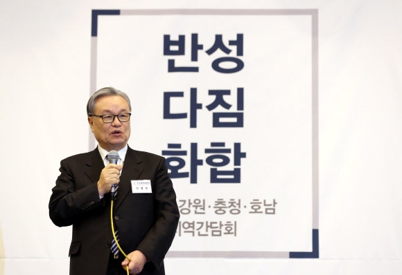 인사말 하는 인명진 비대위원장