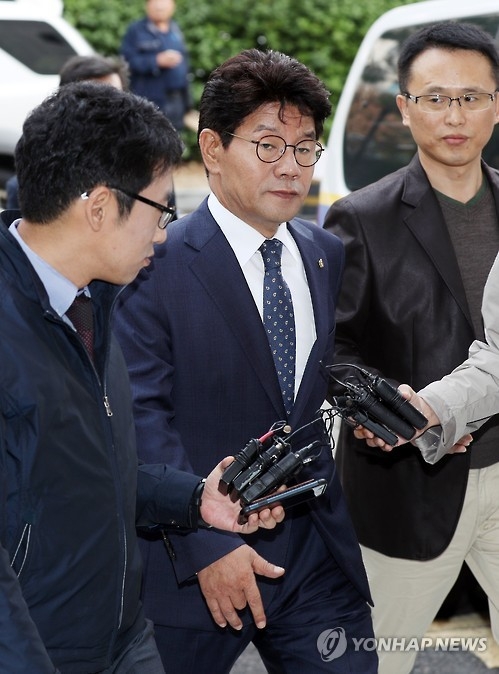 검찰이 뇌물·정치자금 수수혐의로 기소된 이청연 인천교육감에 징역 12년을 구형했다. 연합뉴스