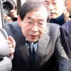 [서울포토] 대선 불출마 기자회견 후 차에 오르는 박원순