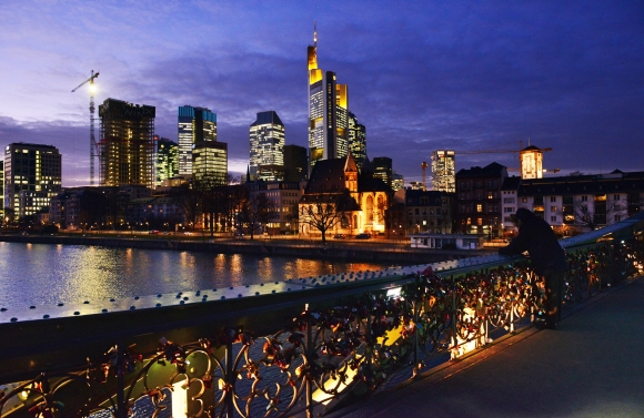 아이제르너다리에서 마주한 저물녘 풍경. 프랑크푸르트의 스카이라인을 감상하기에 이만한 곳도 없지 싶다.