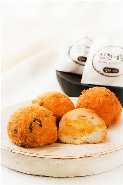 치즈, 고구마 등을 안에 넣은 어묵간식 ‘어묵크로켓’.  삼진어묵 제공