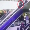 4층 높이 에스컬레이터서 옷 걸린 엄마 품서 아기 추락