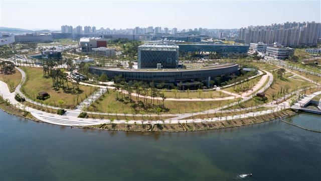 행복도시 면모를 갖춰가고 있는 세종시 신도시 모습.