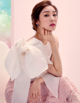 제이에스티나가 17SS 주얼리 신규 컬렉션인 오리엔탈블룸 출시와 함께 김연아의 새로운 광고 비주얼을 공개했다고 8일 전했다. 2017.2.8 [제이에스티나 제공=연합뉴스]