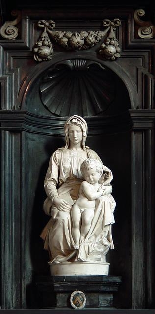 미켈란젤로 ‘성모자상’(1501~1504). 대리석. 높이 200㎝. 벨기에 브루게 성모성당.