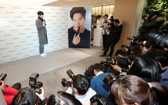 이민호 취재 열기