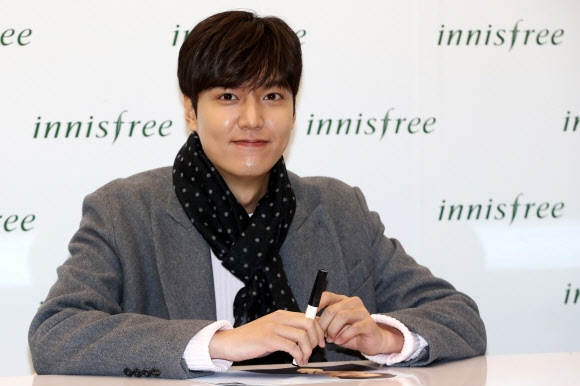 팬 기다리는 이민호