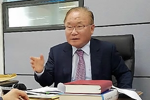 박 대통령, 헌법재판관 출신 이동흡 변호사 영입…헌재소장 청문회서 낙마