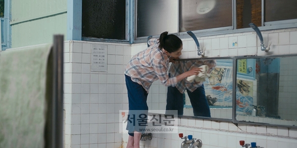 ‘행복 목욕탕’ 티저 예고편의 한 장면.