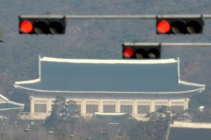 이재용 구속한 특검 vs 박 대통령측 ‘탄핵심판 관련없다’ 경계