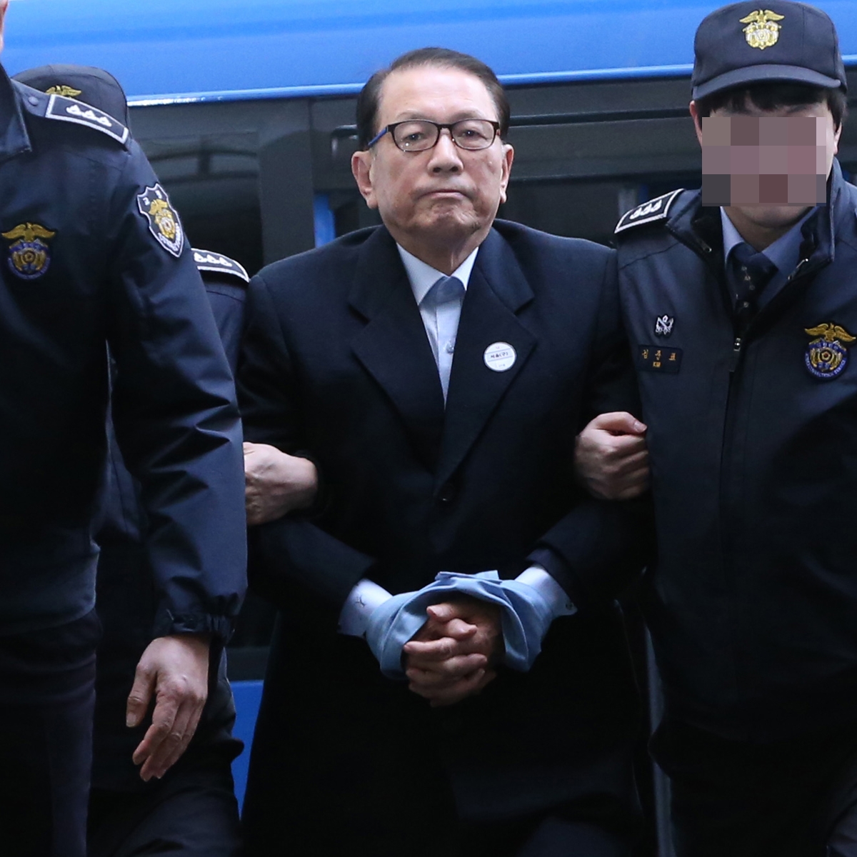 구속된 김기춘 전 청와대 비서실장