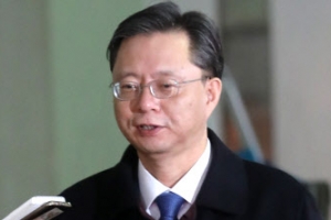 우병우 19시간 조사 후 귀가…이번에도 ‘모르쇠’