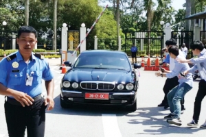 “北대사관 직원 현광성, 평양 도피 용의자들 공항 배웅”