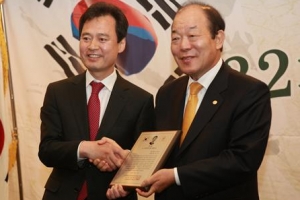 [자치단체장 25시] 4·19 효시, 근현대사 품은 강북… “경전철 타고 오세요”