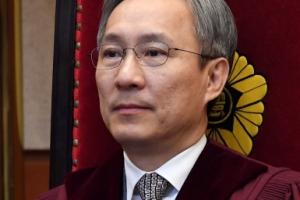 신임 검찰 수사심의위원장에 강일원 전 헌법재판관