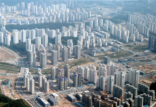 아파트가 들어서는 세종시의 모습. 11·3 부동산대책 이후 상승세가 꺾였지만 여전히 세종시는 부동산 업계에서 블루칩이라는 평가를 받고 있다. 서울신문 DB