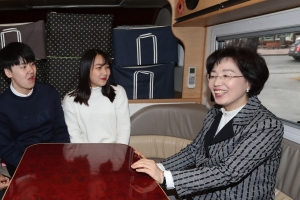 서울 박춘희 송파구청장, 캠핑카 이동상담소 ‘유레카’로 청소년 보듬는다