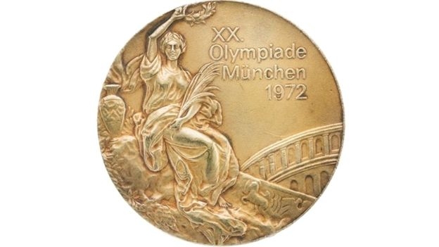 올가 코르부트가 헤리티지 경매에 내놓은 뮌헨올림픽 금메달 중 하나. 헤리티지 경매 동영상 갈무리 