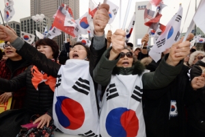 청와대, ‘탄핵반대’ 친박단체와 수시로 통화…‘관제데모’ 의혹