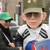 [서울포토] 박정희 탈 쓰고 ‘탄핵 반대 집회’ 나온 보수단체 회원