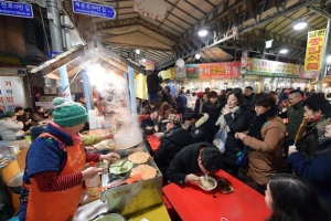 야밤에 더 북적… 문화·예술·스토리 파는 광주 전통시장