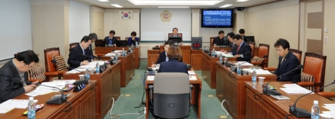 서울시 장기미집행 도시공원 특별위원회 회의 모습.