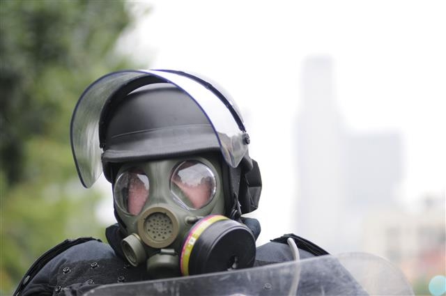 2010년 6월 캐나다 토론토에서 열린 주요20개국(G20) 정상회담 당시 화학물질 공격에 대비한 현지 경찰. 출처 kr.123fr.com
