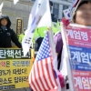 [서울포토] 탄핵 찬성과 반대 ‘같은 장소 다른 의견’